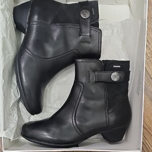 Aravon Patrina Black Ankle Booties